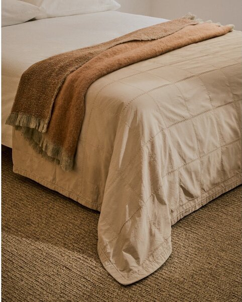 Svetlohnedý bavlnený prešívaný pléd 240x260 cm Isor – Kave Home
