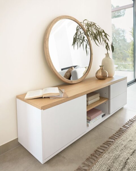 Biely TV stolík v dekore duba 150x44x36 cm Abilen – Kave Home