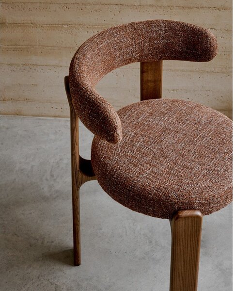 Hnedá jedálenská stolička z jaseňového dreva Granite – Kave Home