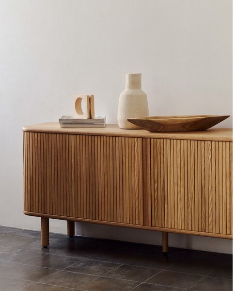 Komoda v dekore jaseňa s posuvnými dverami v prírodnej farbe 180x75,5x40 cm Mailen – Kave Home