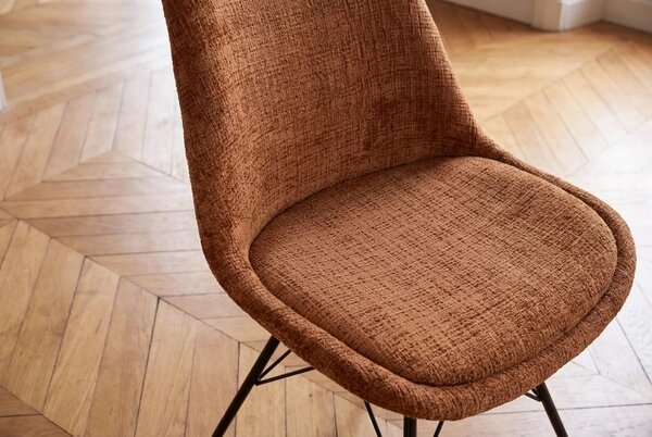 Dizajnová retro hnedá jedálenská stolička Scandinavia s čalúnením so ženilkovým poťahom a čiernou kovovou podstavou 50 cm