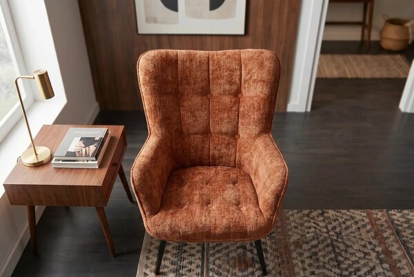 Dizajnové retro kreslo Scandinavia so ženilkovým poťahom s prešívaním s gombíkmi v hrdzavej hnedej farbe a čiernymi nohami 73 cm