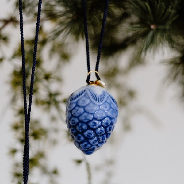 Vianočná ozdoba Blue Collectibles Pinecone 5,5 cm