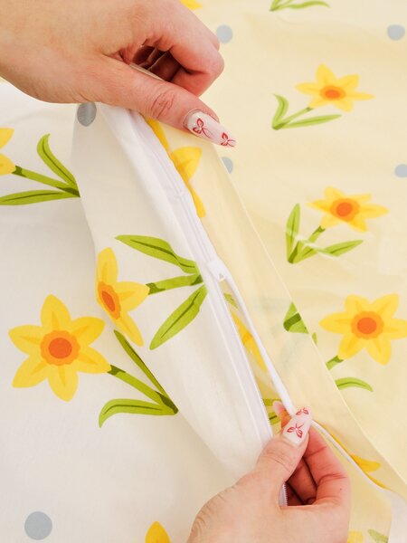 Bavlnená obliečka na vankúš Renforcé 40 × 40 cm - Narcis bieložlté