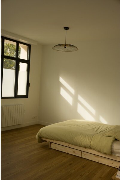 Jednolôžková posteľ z borovicového dreva s úložným priestorom s roštom 90x200 cm v prírodnej farbe Kanso – Karup Design