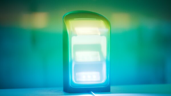 8720169385993 Philips Hue White and color Gradient Play Wall Washer stolové svietidlo 20W/1035lm 2000-6500K+RGB čierna 2-set + PSU + plug