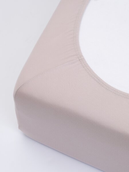 Jersey prostěradlo do postýlky s elastanem 70 × 140 cm – cappuccino
