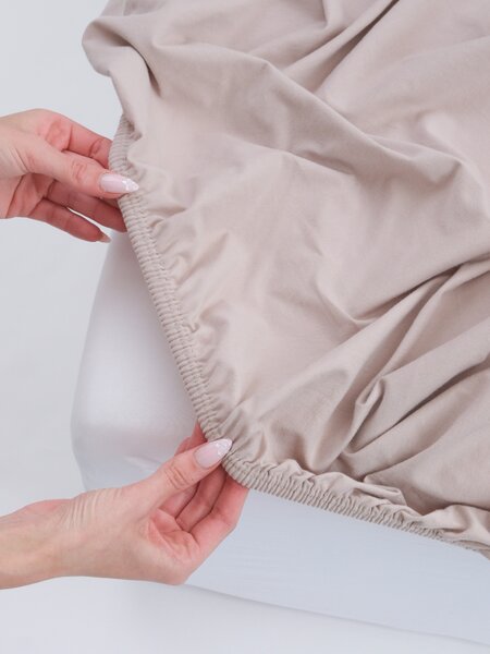 Jersey prostěradlo do postýlky s elastanem 70 × 140 cm – cappuccino