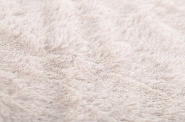 Bielobéžová deka z umelej kožušiny 150x200 cm Ruby – Tiseco Home Studio