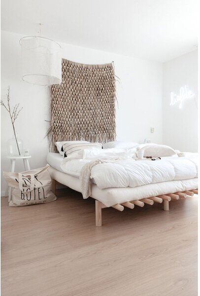 Dvojlôžková posteľ z borovicového dreva s roštom 140x200 cm Pace – Karup Design