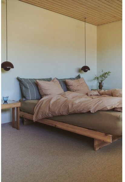 Dvojlôžková posteľ z borovicového dreva 180x200 cm – Karup Design