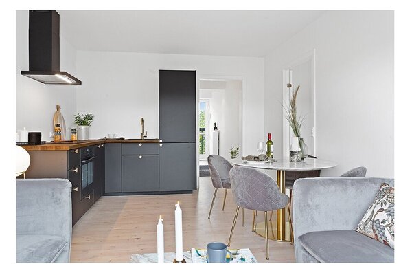 Okrúhly jedálenský stôl s doskou v dekore mramoru ø 110 cm Bolzano – House Nordic