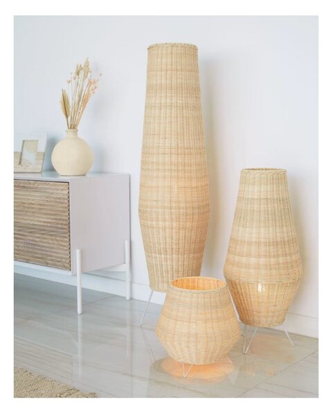 V prírodnej farbe ratanová stojacia lampa s ratanovým tienidlom (výška 120 cm) Kamaria – Kave Home