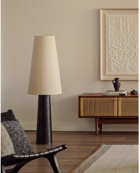 Čierno-krémová stojacia lampa s textilným tienidlom (výška 129 cm) Senni – Kave Home