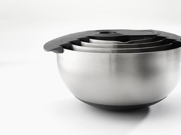 Misy v lesklo striebornej farbe v súprave 9 ks Nest 100 Collection – Joseph Joseph