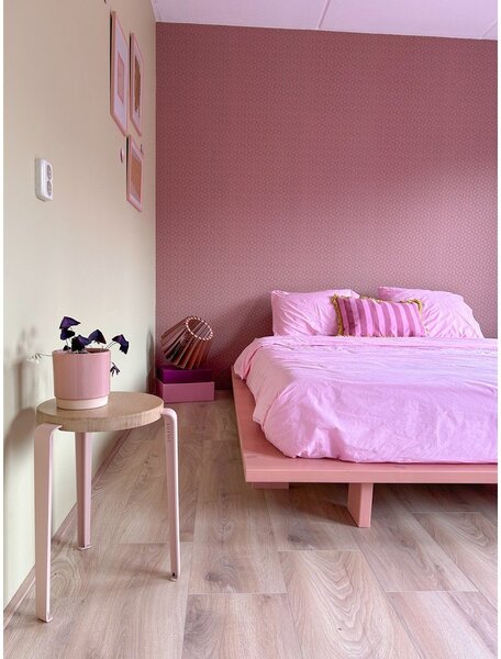 Svetloružová dvojlôžková posteľ z borovicového dreva s roštom 140x200 cm Japan – Karup Design