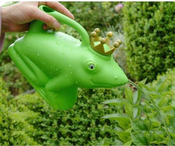 Plastová kanvička na zalievanie 1,7 l Frog – Esschert Design