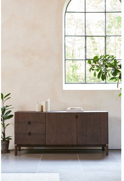 Tmavohnedá nízka komoda v dekore duba 160x73 cm Arun – Unique Furniture