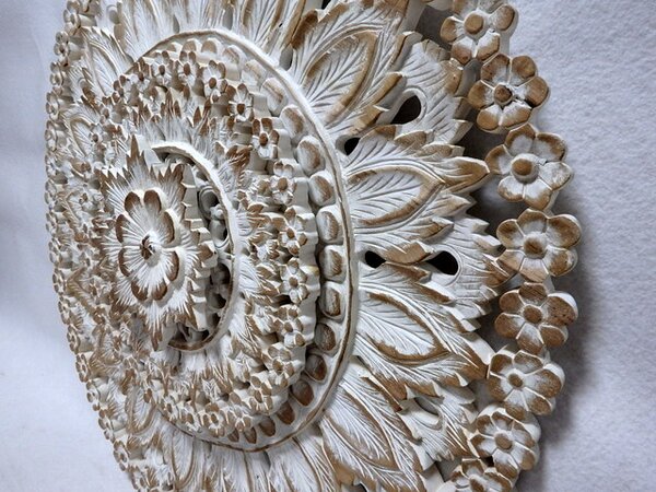 Závesná dekorácia Mandala 3D drevorezba biela, teakové drevo, 90 cm (Masterpiece ručná práca)
