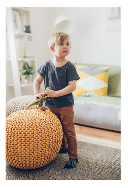 Tmavosivý puf na sedenie Essentials Jagger