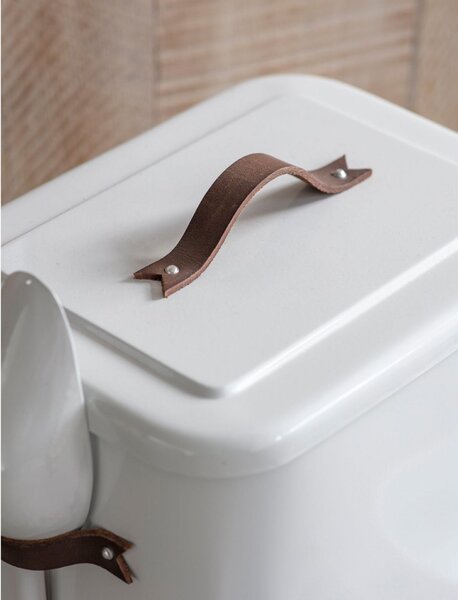 Plechová dóza na granule Medium Leather Handle 7 l