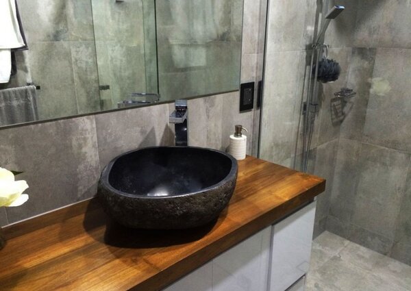 Umývadlo z prírodného riečneho kameňa The Lavabo Cut