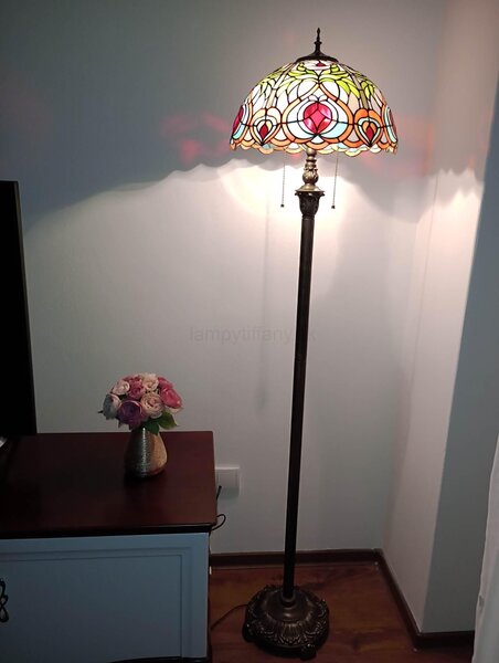 Tiffany stojaca lampa Romantic 404 HuizhouOufuLighting v162xš40,sklo/kov,40W