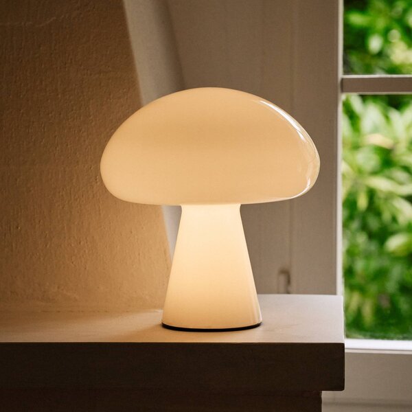 Gubi stolová LED lampa Obello, perleťovo biela, IP44, sklo, Biela / opálová, Obývacia izba / jedáleň, Sklo, Dizajn, Stojacie svietidlo
