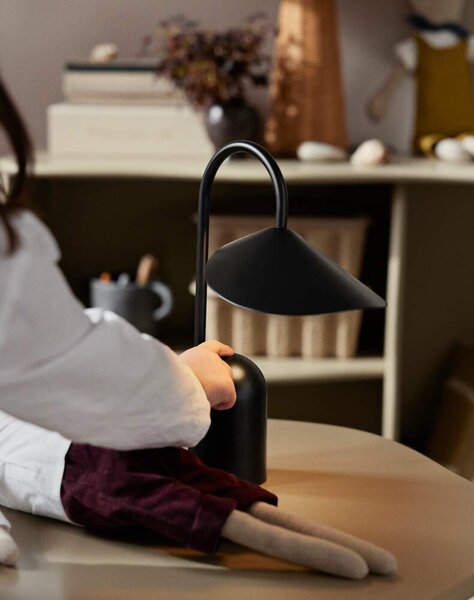 Ferm Living Prenosná lampa Arum, black 1104269284