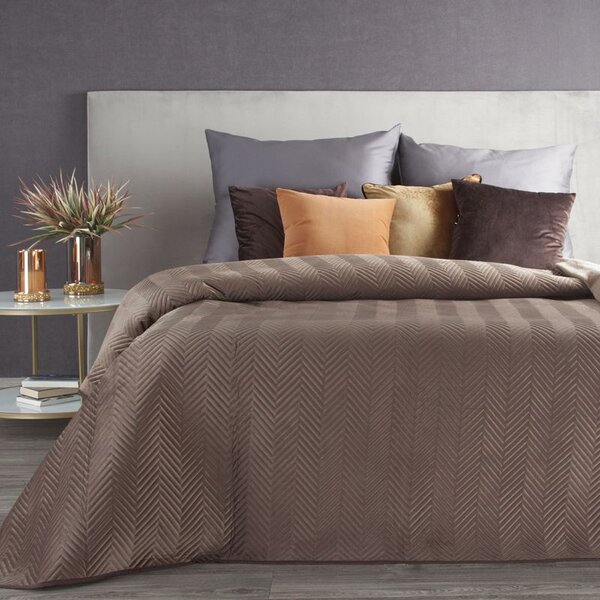 Dekorstudio Zamatový prehoz na posteľ SOFIA v hnedej farbe Rozmer prehozu (šírka x dĺžka): 170x210cm