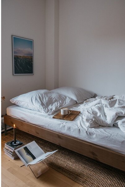 Hnedá dvojlôžková posteľ z borovicového dreva s roštom 140x200 cm Core – Karup Design