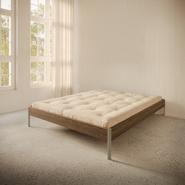 Hnedá dvojlôžková posteľ z borovicového dreva s roštom 140x200 cm Core – Karup Design