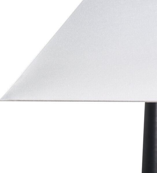 Stolná lampa čierny železný stojan biele látkové tienidlo moderný dizajn obývacia izba spálňa