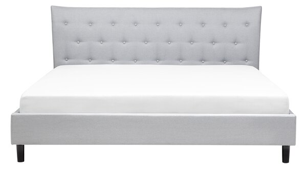 Posteľ svetlosivá látkové čalúnenie 180 x 200 cm prešívané čelo s gombíkmi v štýle Chesterfield lamelový rošt drevené nohy moderný štýl spálňa