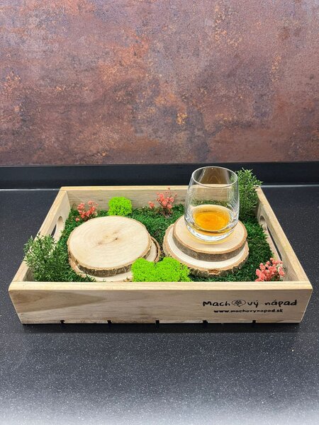 Machový podnos na poháre - debnička Veľkosť: 24cm x 24cm x 6,3cm