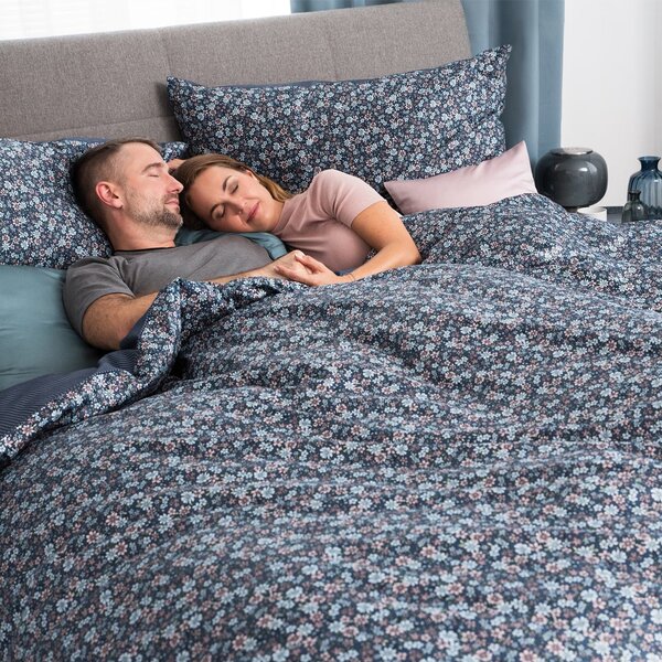 Obliečky SATÉN DESIGN kvietky prúžky tmavá modrá bežný 1x paplón 140x200 + 1x vankúš 70x90 cm