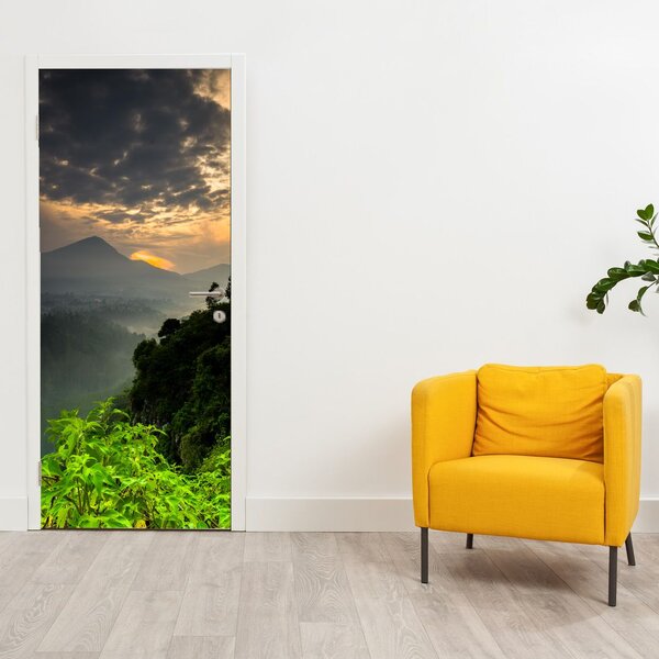 Fototapeta na dvere - Zelená horská krajina (95x205cm)
