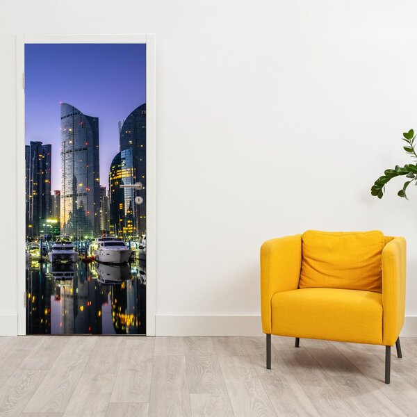 Fototapeta na dvere - Jachty a Mrakodrapy (95x205cm)