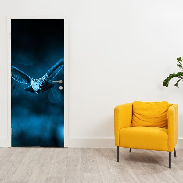 Fototapeta na dvere - Letiaca sova (95x205cm)