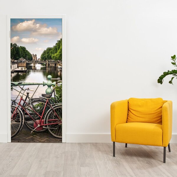 Fototapeta na dvere - Kolesá v meste (95x205cm)
