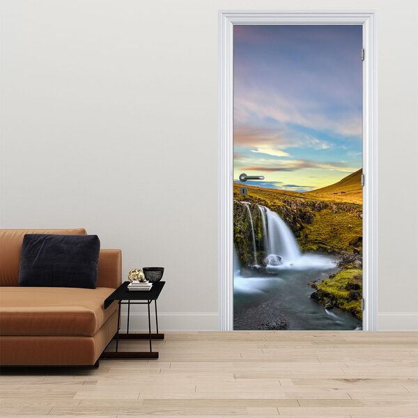 Fototapeta na dvere - Hory a vodopády na Islande (95x205cm)