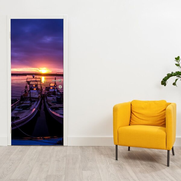 Fototapeta na dvere - Rybárske lode v prístave (95x205cm)