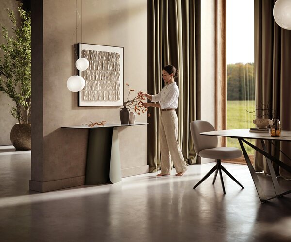 DELIFE Konzolový stolík Edge zaoblený tvar 140×40 cm keramika onyx perla Livos kov titánová farba