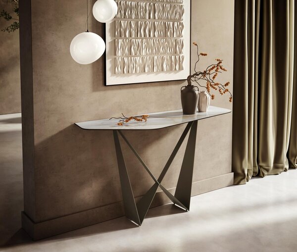 DELIFE Konzolový stolík Edge polygonálny 140×50 cm keramika onyx perla Spios kov titánová farba