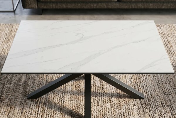 Moderný obdĺžnikový keramický konferenčný stolík Ceramia Blanca s dizajnom bieleho mramoru s prekríženými čiernymi nohami 100 cm