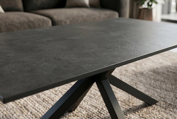 Industriálny obdĺžnikový konferenčný stolík Ceramia Gris s dizajnom čierneho mramoru s prekríženými kovovými nohami 100 cm