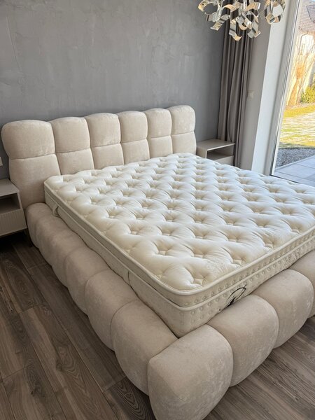 Dizajnová čalúnená posteľ DEA 140 x 200