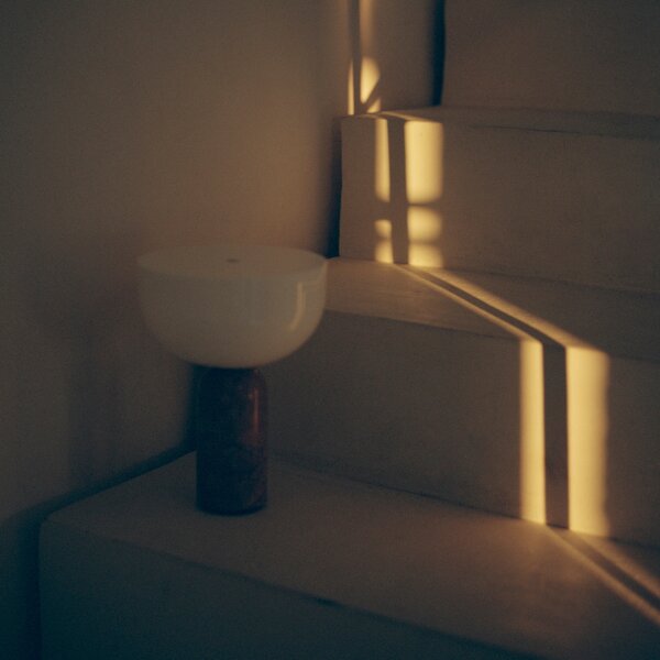 Prenosná lampa Kizu, Rosso Levanto Marble – New Works