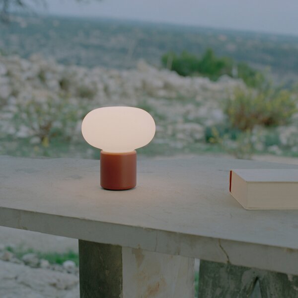 Prenosná lampa Karl-Johan, Earth Red – New Works