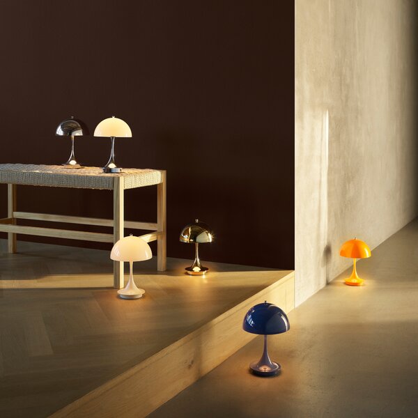 Prenosná lampa Panthella 160, Chrome opal beige – Louis Poulsen